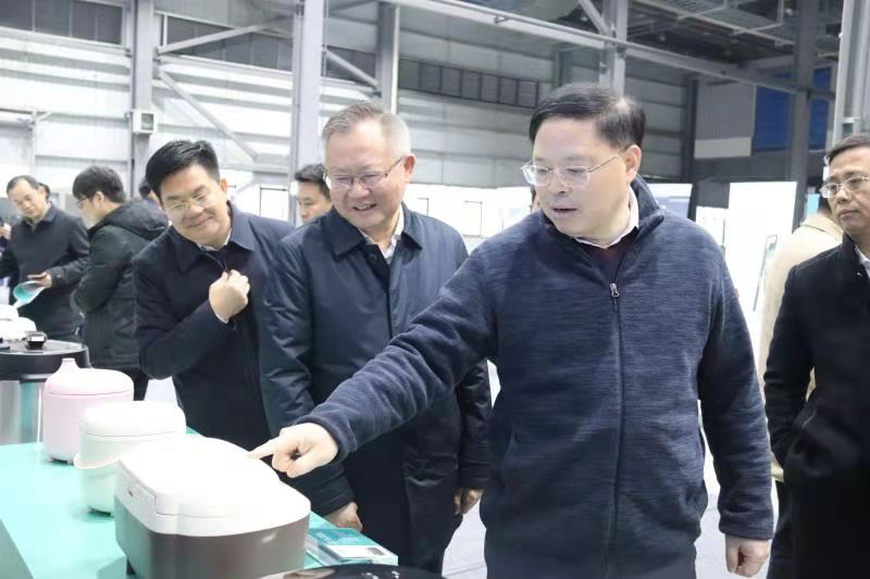 湖南省委常委、省委秘書長張劍飛一行來拓浦精工調(diào)研